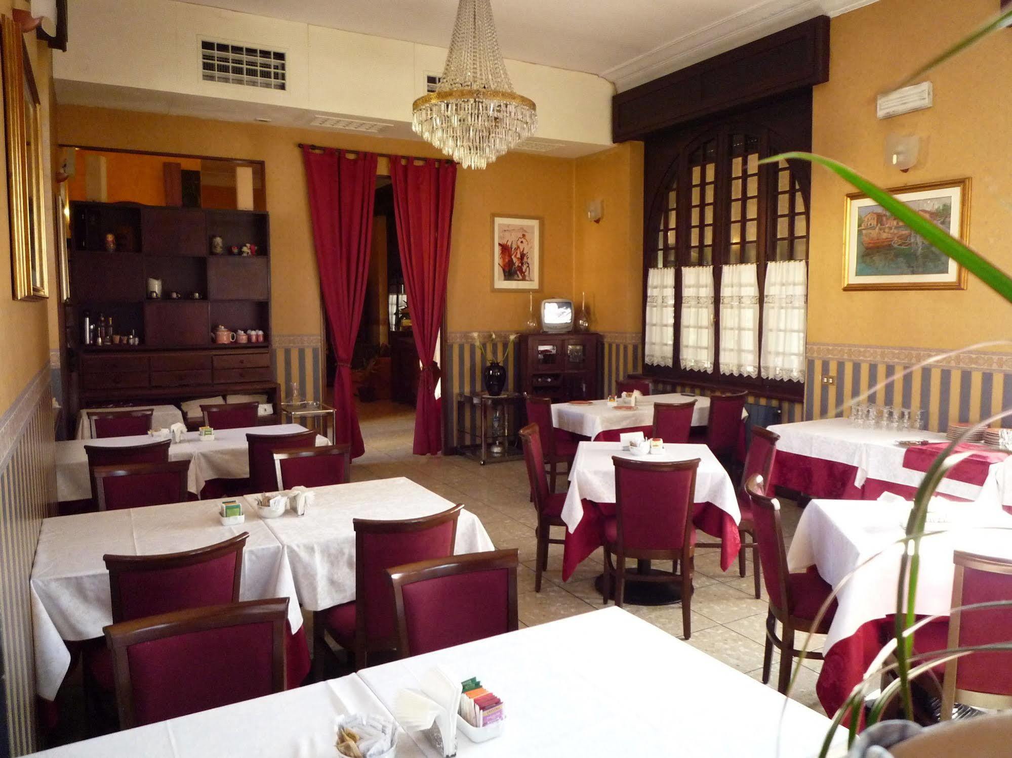 Hotel Montecarlo Castellanza Εξωτερικό φωτογραφία